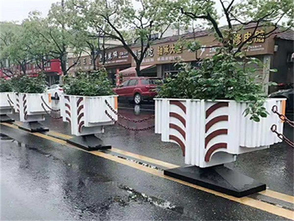 北京雕花PVC花箱厂家.jpg